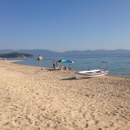 Ikidiki Beach Villa Ierissos Bagian luar foto