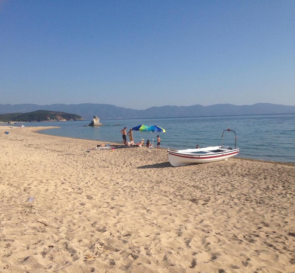 Ikidiki Beach Villa Ierissos Bagian luar foto