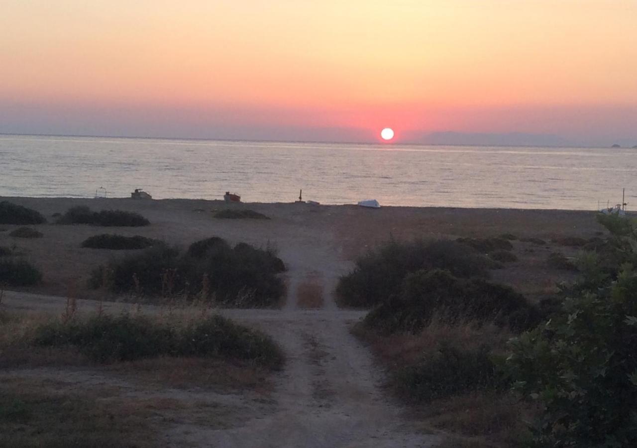 Ikidiki Beach Villa Ierissos Bagian luar foto